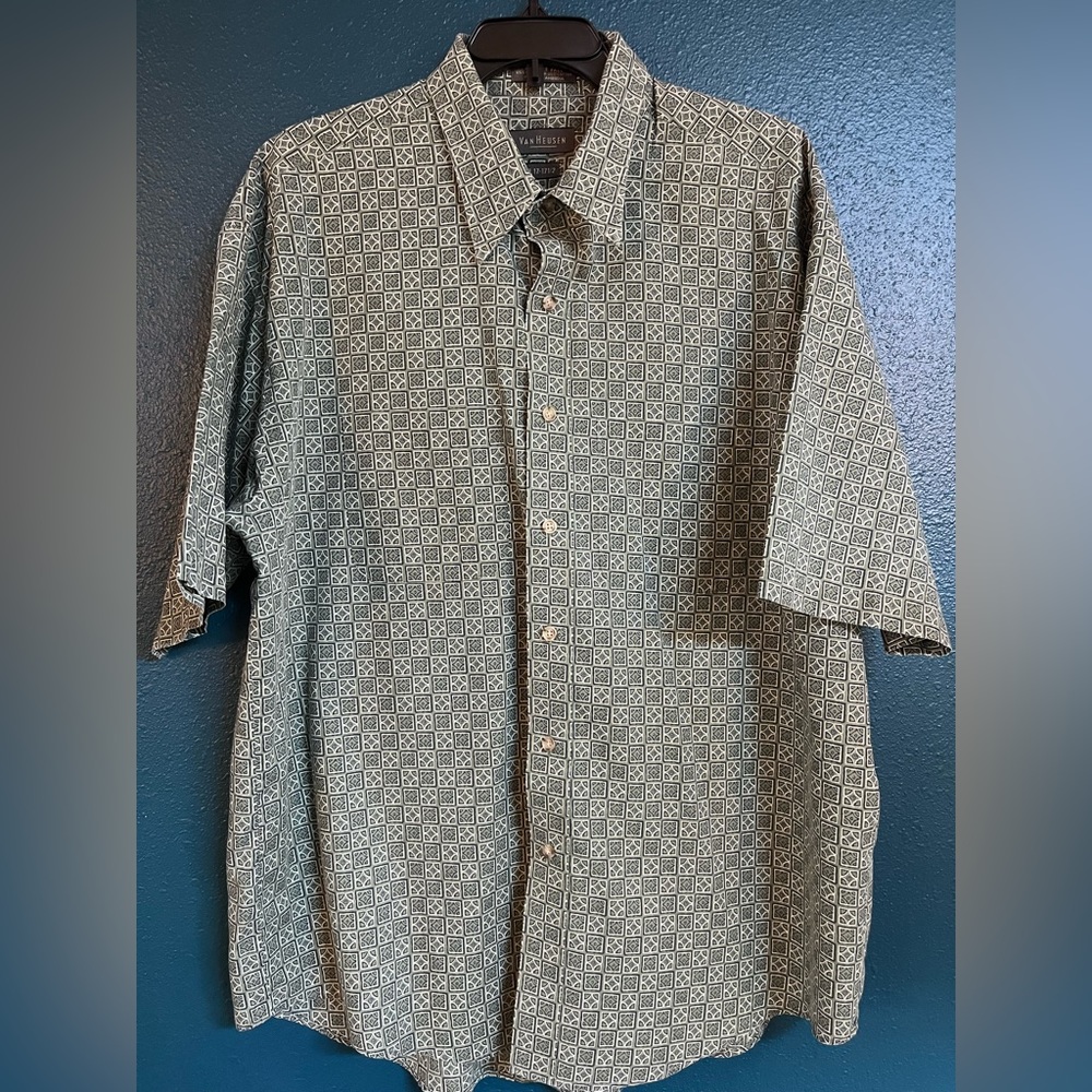 Men’s short sleeve button up